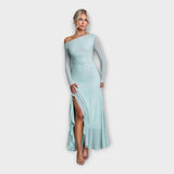 Впечатляваща Рокля с Елегантна Линия