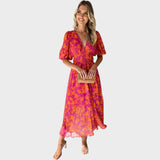 Ранка - Цветна миди рокля с ръкави тип пъф и V-образно деколте