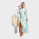 Впечатляваща Рокля с Елегантна Линия