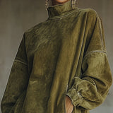 Боряна | Велурена рокля с висока яка и ресни